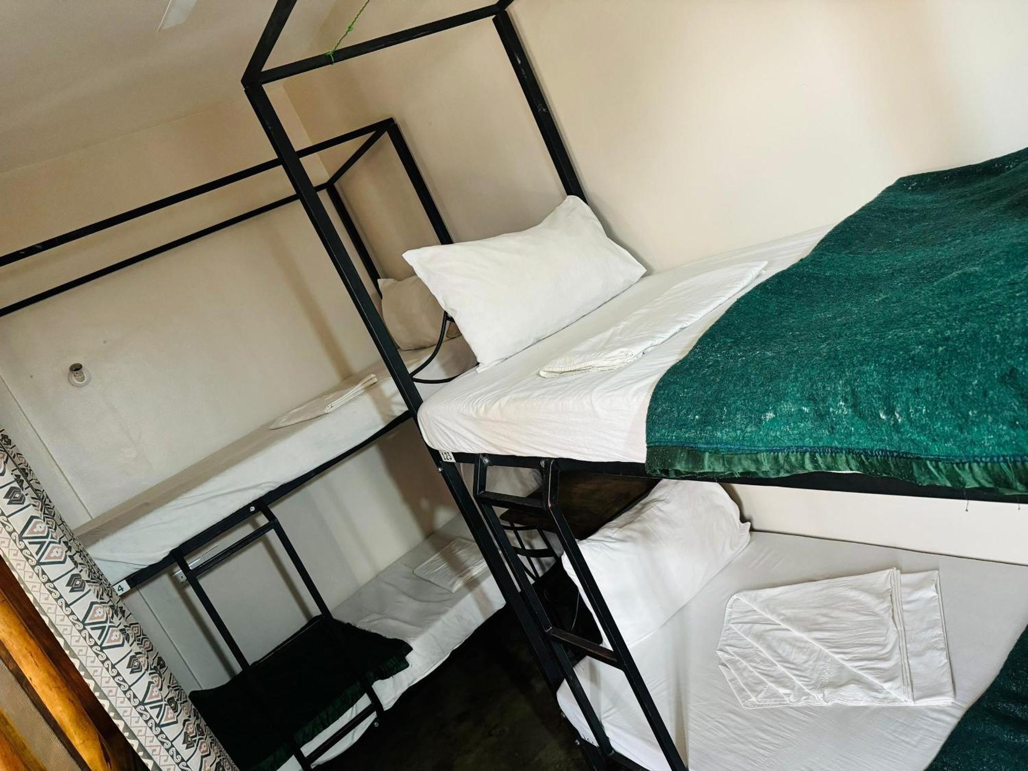 Arusha Backpackers Hotel Екстер'єр фото