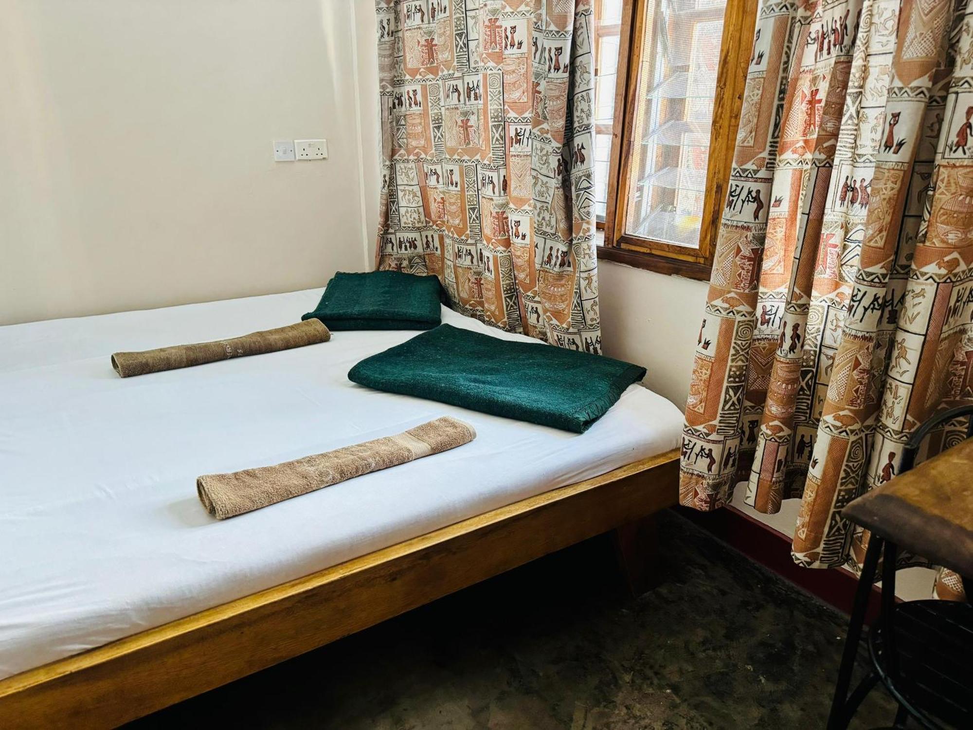 Arusha Backpackers Hotel Екстер'єр фото