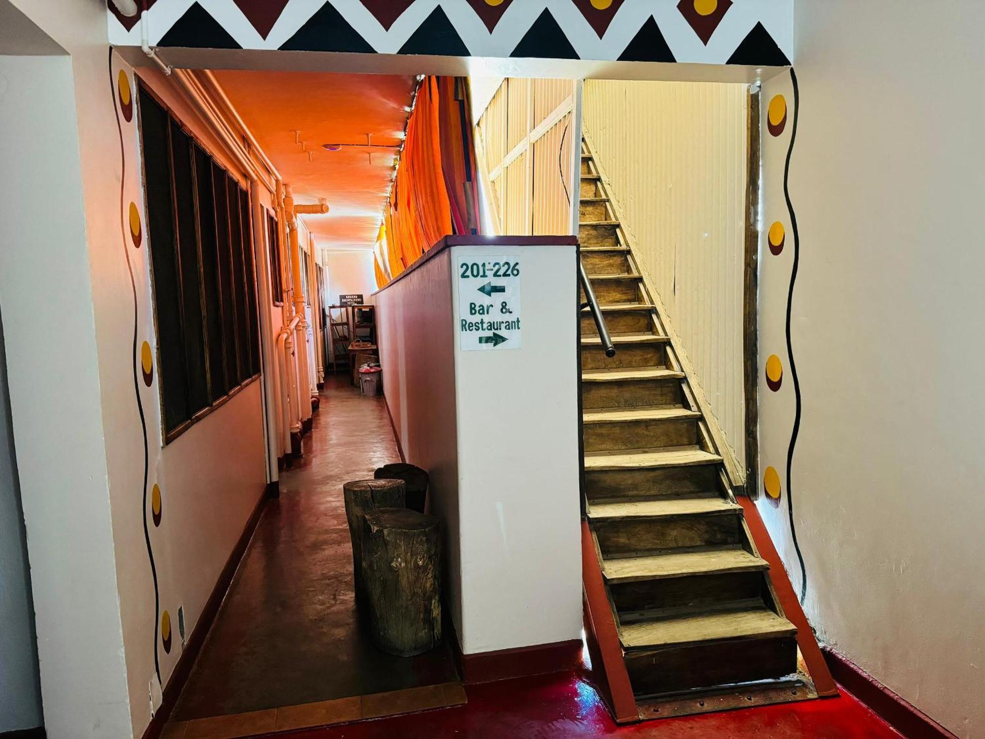 Arusha Backpackers Hotel Екстер'єр фото